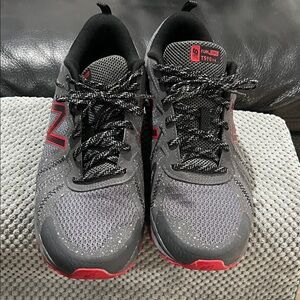 New Balance Men's Gray Athletic Sneakers with Red Accents